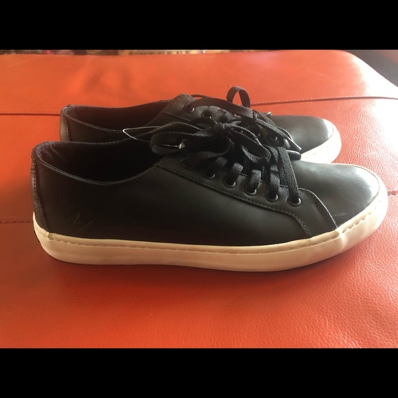 Brand New NWOT Sperry leather boat sneakers. - Picture 2 of 3